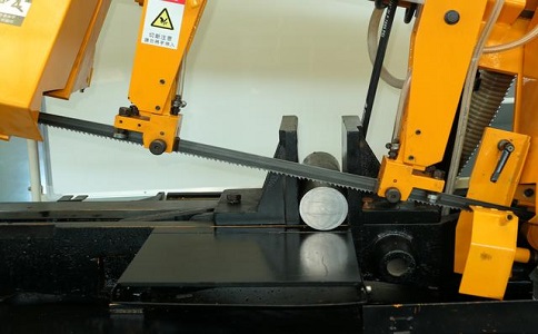 洪雅数控带锯床自动送料精度会出现偏差吗？