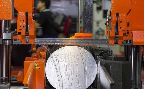 洪雅立式金属带锯床切削出现跑带故障解决方法！